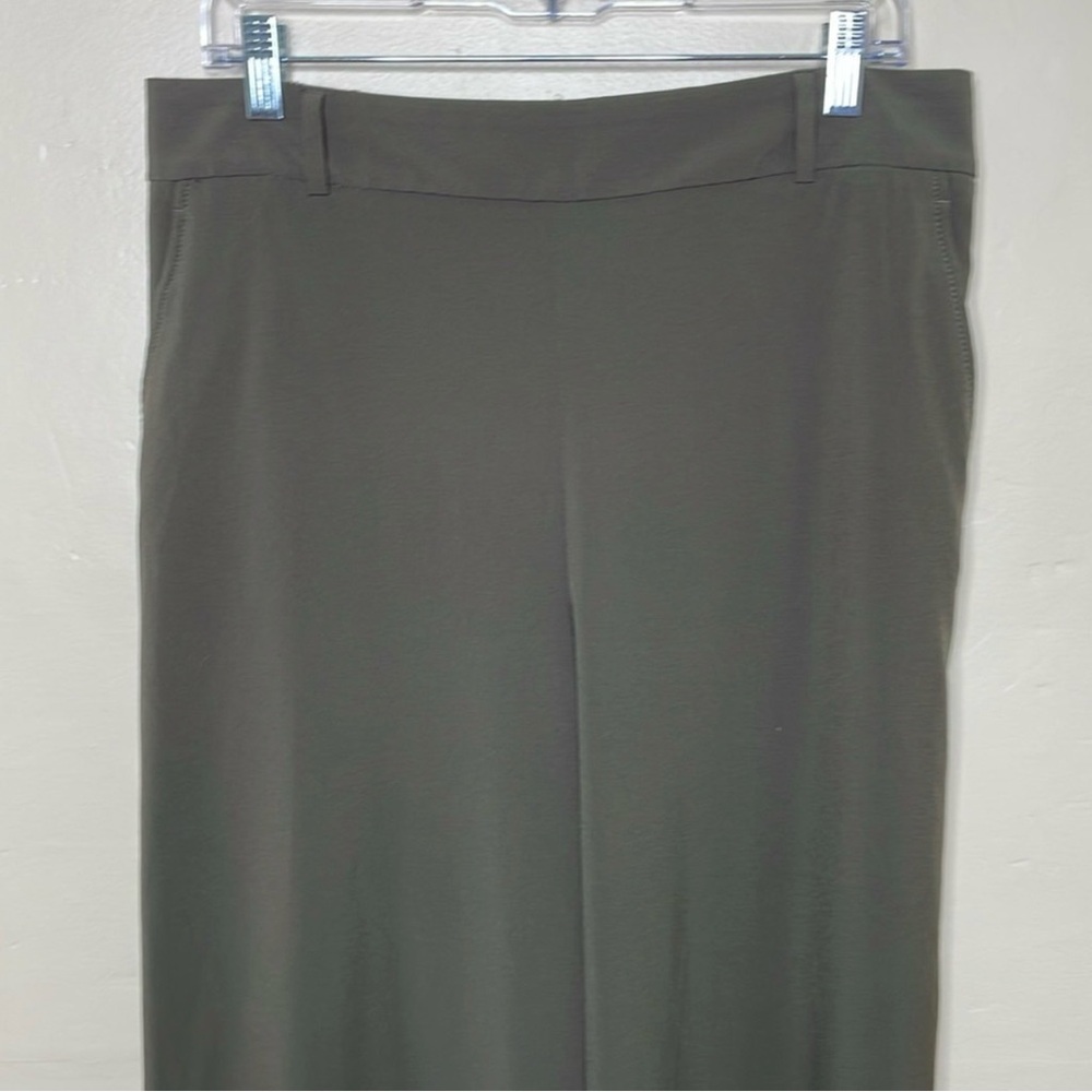 Banana Republic Women's Wide-Leg Pants in Olive - Picture 2 of 9
